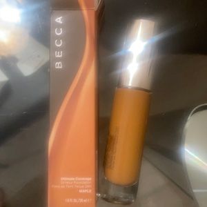 Becca Ultimate Coverage Foundation in Maple
